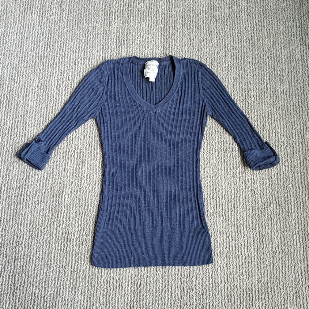 Blue 3/4 sleeve vneck